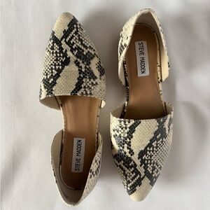 Steve Madden Black and Cream Snakeskin Loafers
